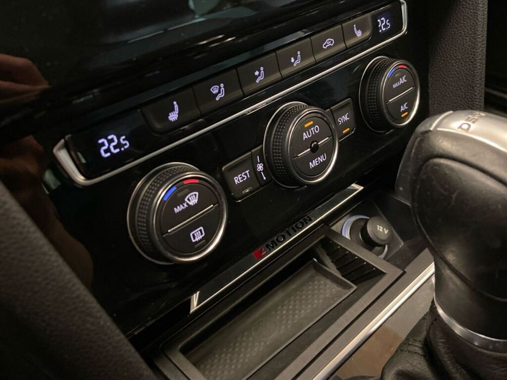 Volkswagen Passat 2015 Valkoinen