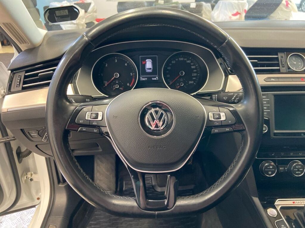 Volkswagen Passat 2015 Valkoinen