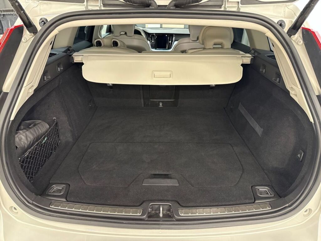 Volvo V60 2020 Harmaa