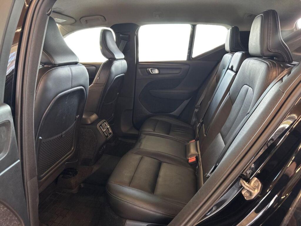 Volvo XC40 2020 Musta