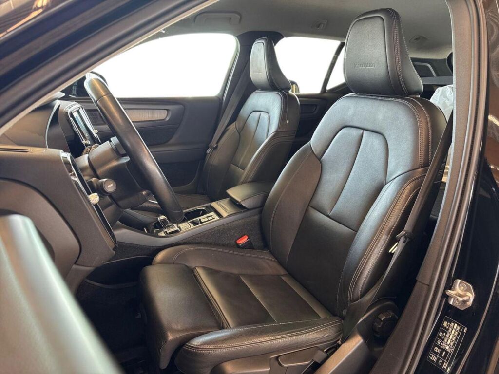 Volvo XC40 2020 Musta