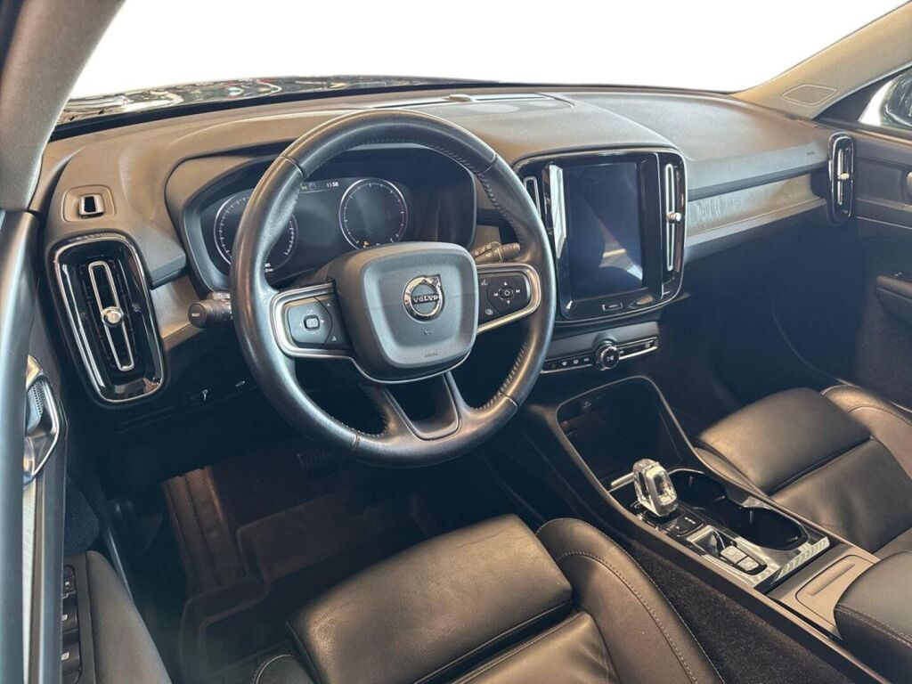 Volvo XC40 2020 Musta