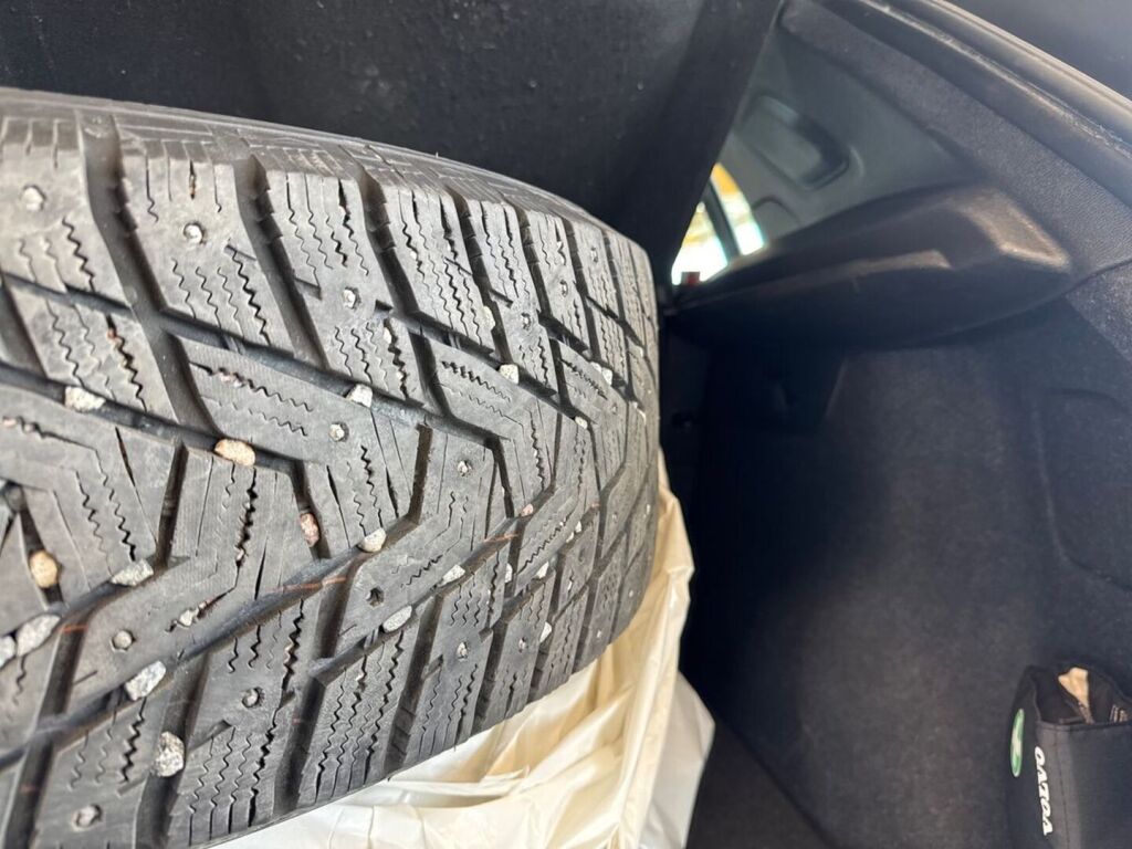 Volvo XC40 2020 Musta