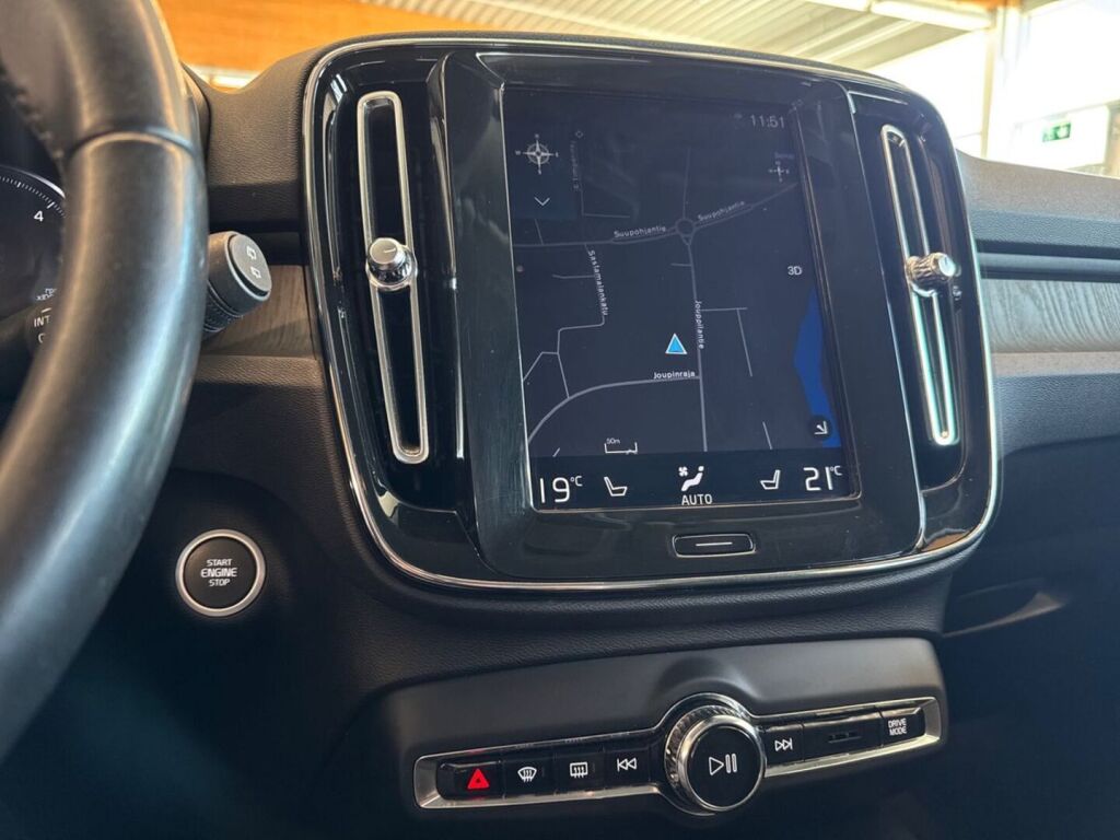 Volvo XC40 2020 Musta