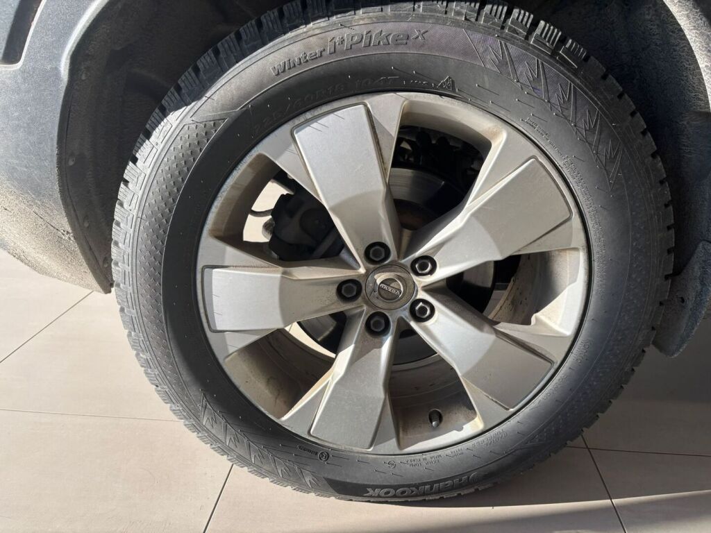 Volvo XC40 2020 Musta