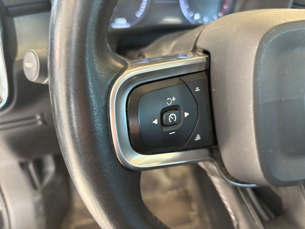 Volvo XC40 2020 Musta