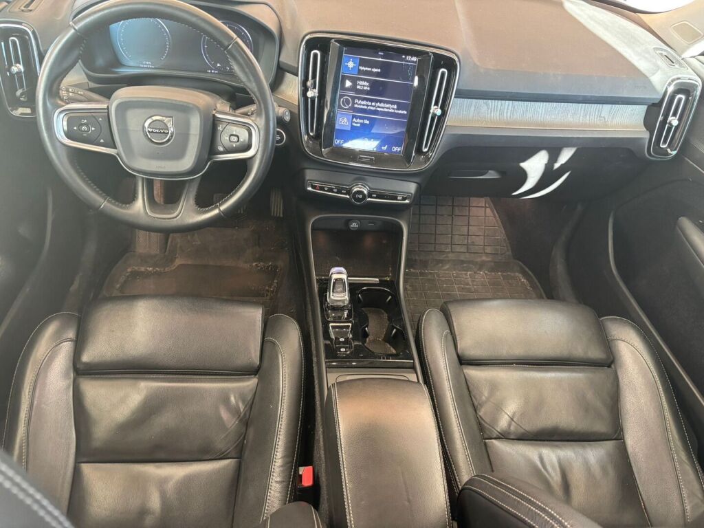 Volvo XC40 2020 Musta