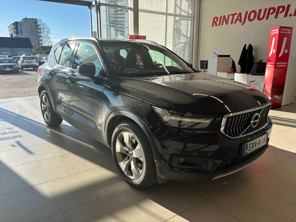 Volvo XC40 2020 Musta