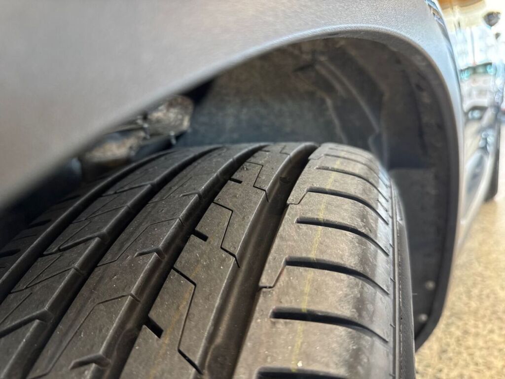 Volvo XC40 2020 Musta