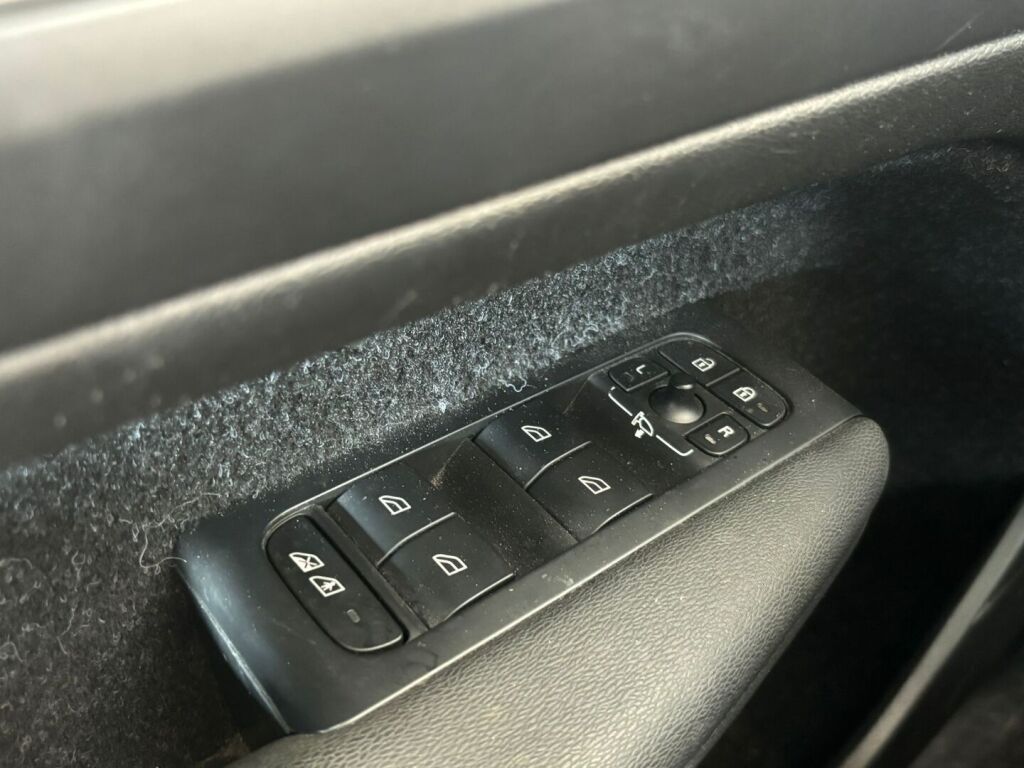 Volvo XC40 2020 Musta