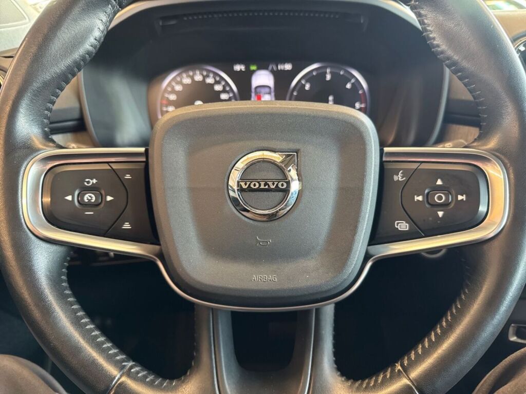 Volvo XC40 2020 Musta