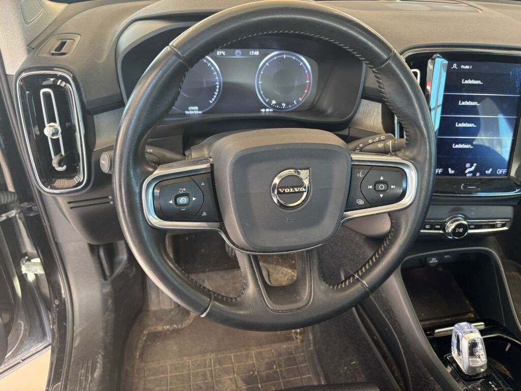 Volvo XC40 2020 Musta