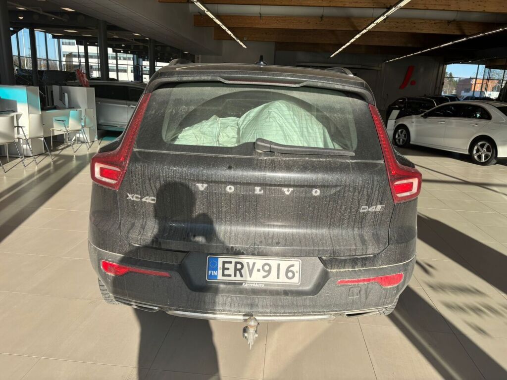 Volvo XC40 2020 Musta