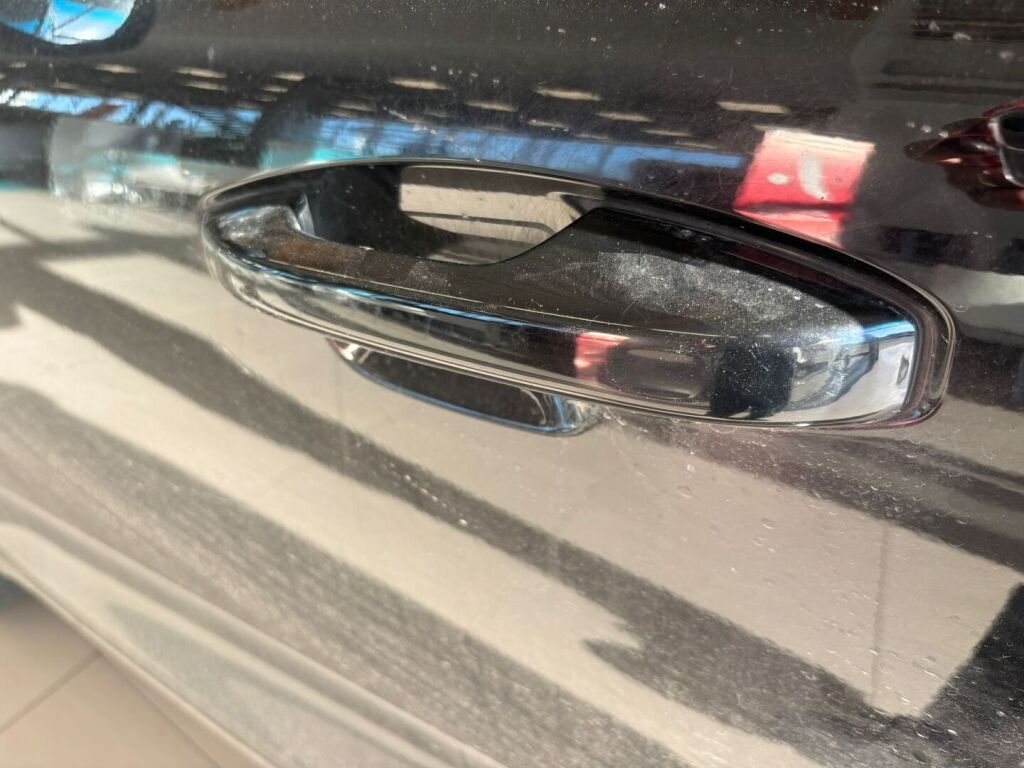 Volvo XC40 2020 Musta