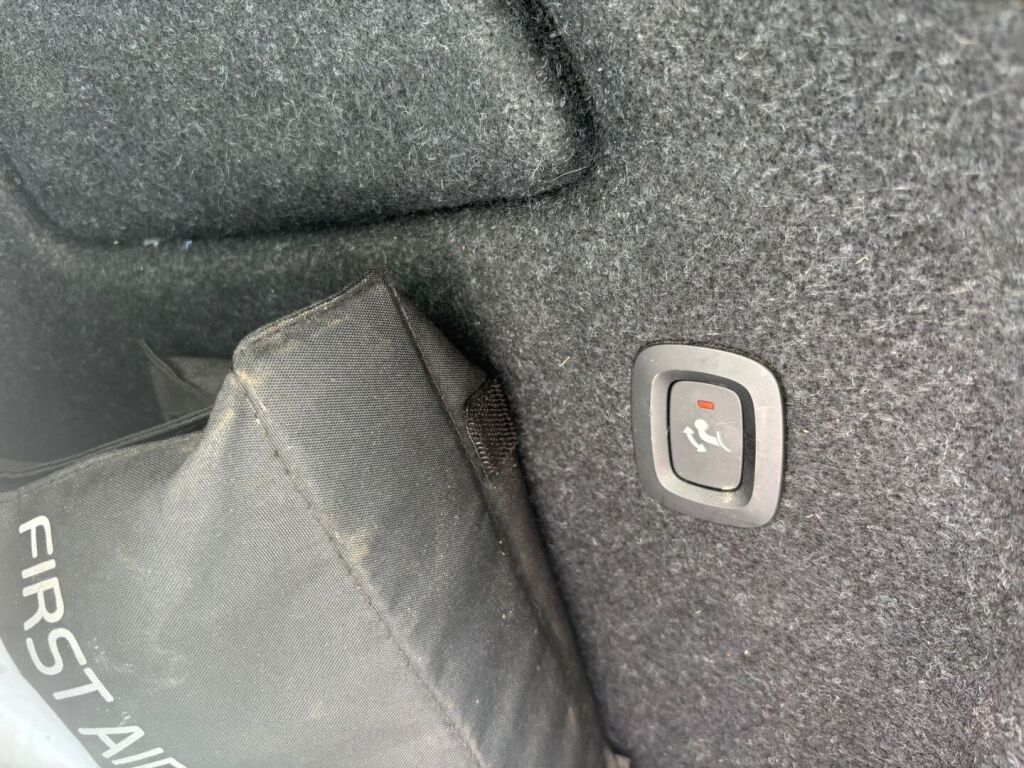 Volvo XC40 2020 Musta