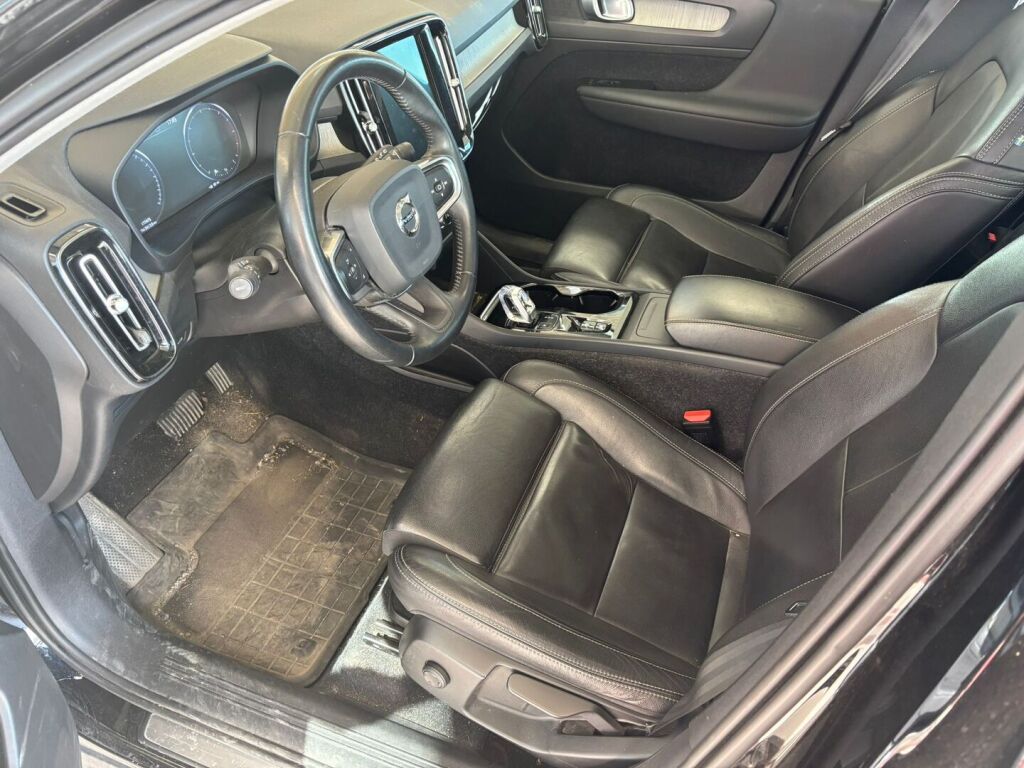 Volvo XC40 2020 Musta