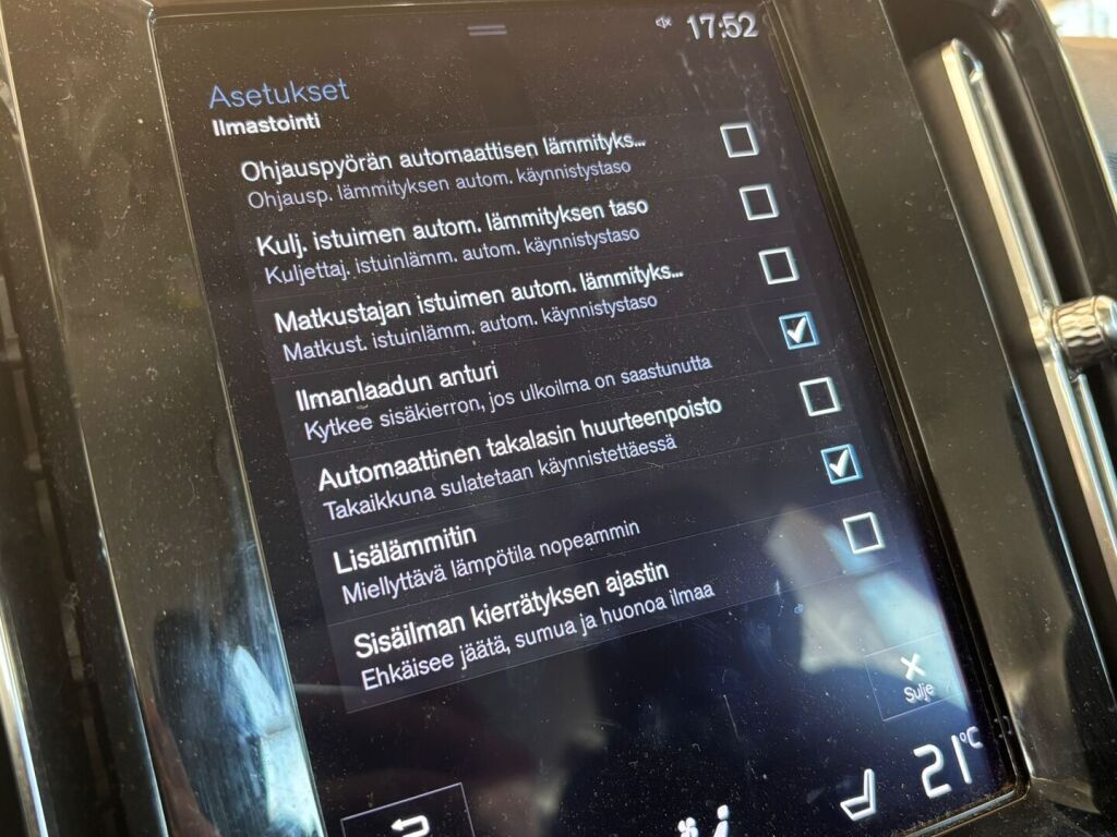 Volvo XC40 2020 Musta