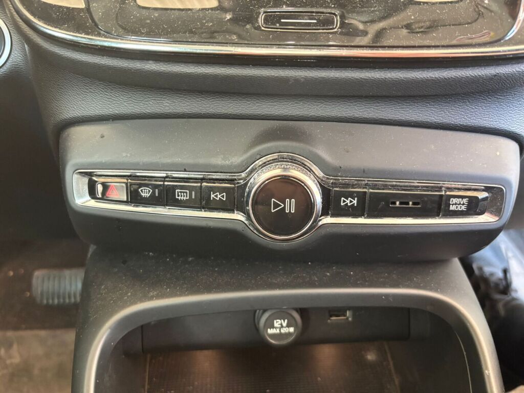 Volvo XC40 2020 Musta