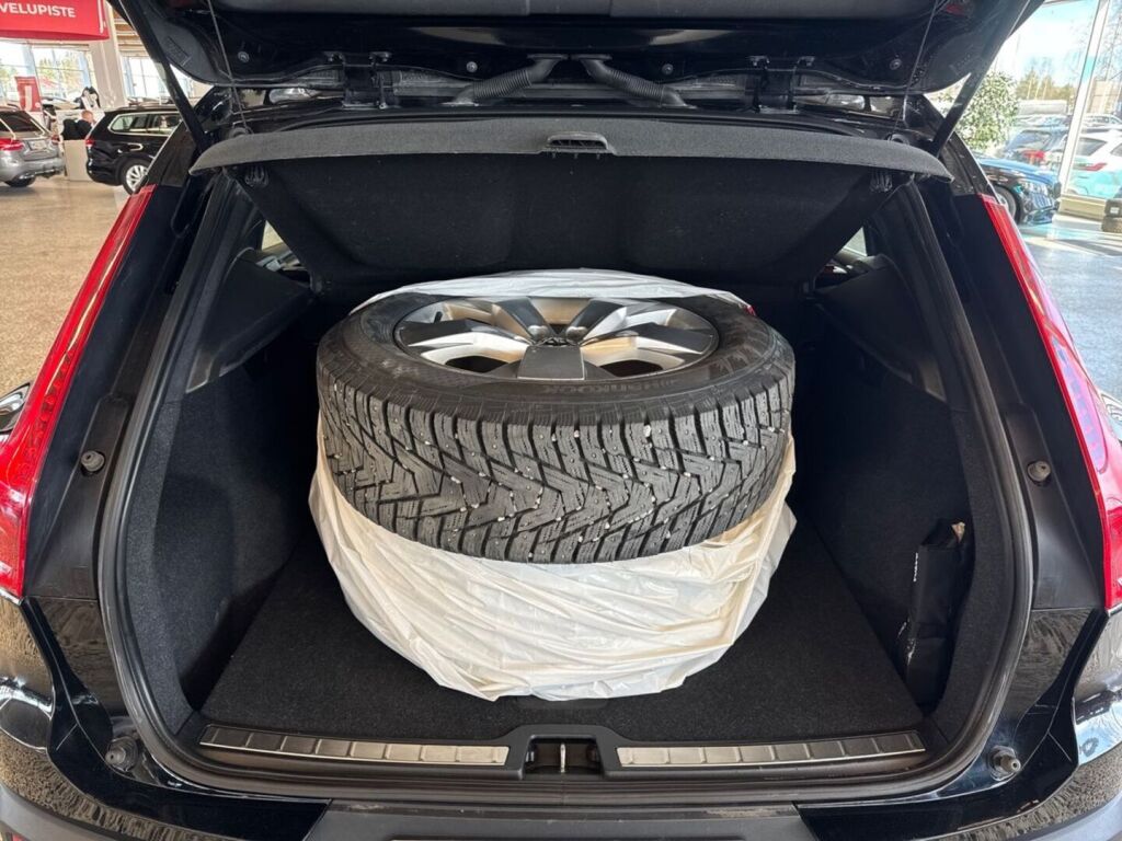 Volvo XC40 2020 Musta