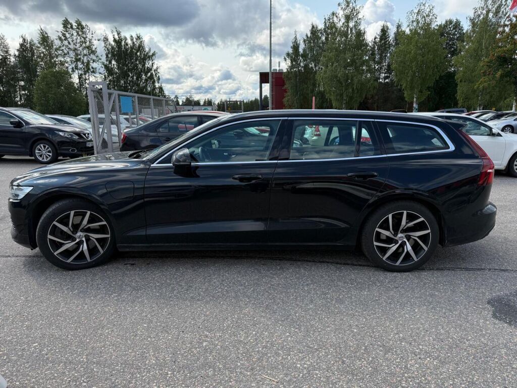 Volvo V60 2020 Musta