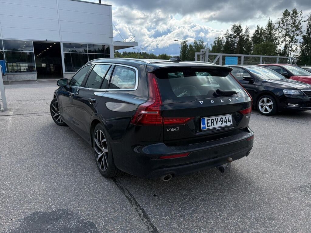 Volvo V60 2020 Musta