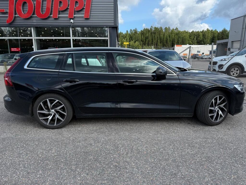Volvo V60 2020 Musta