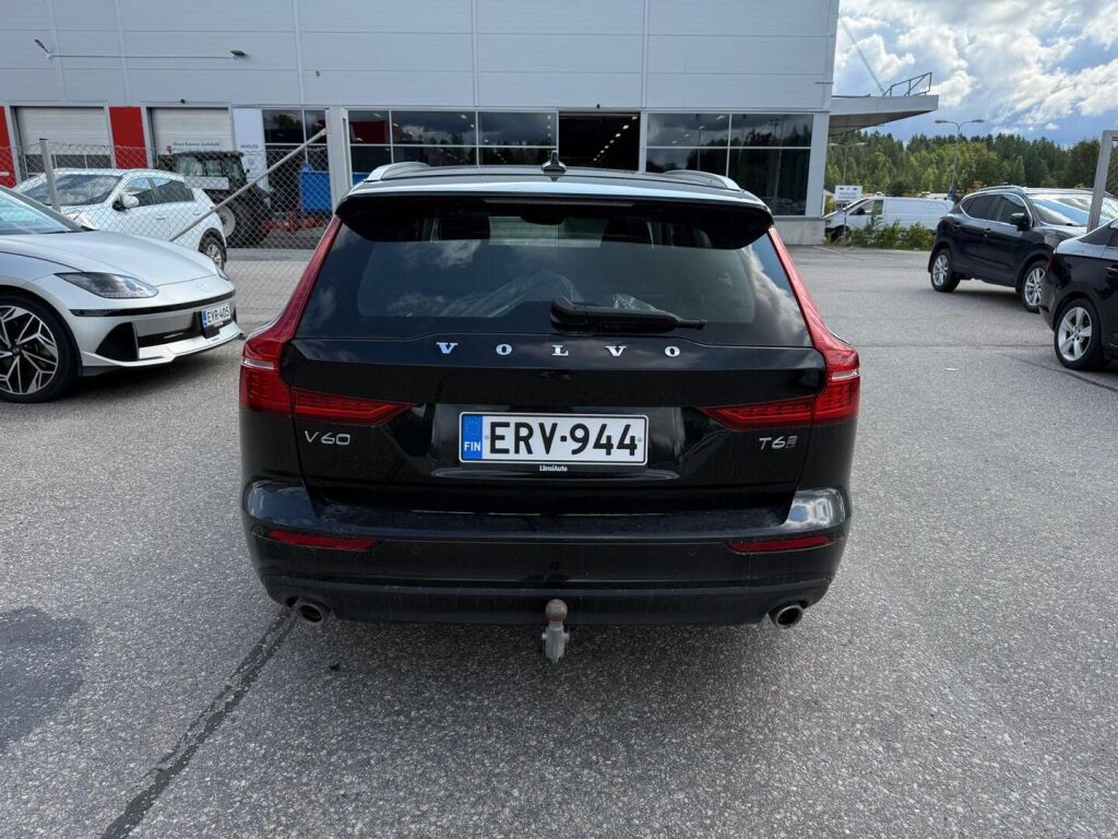 Volvo V60 2020 Musta