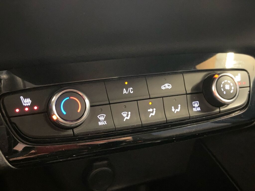 Opel Corsa 2020 Punainen