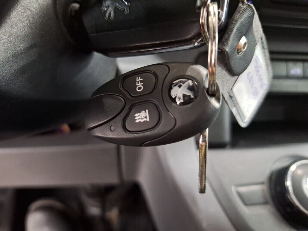 Peugeot Expert 2020 Valkoinen