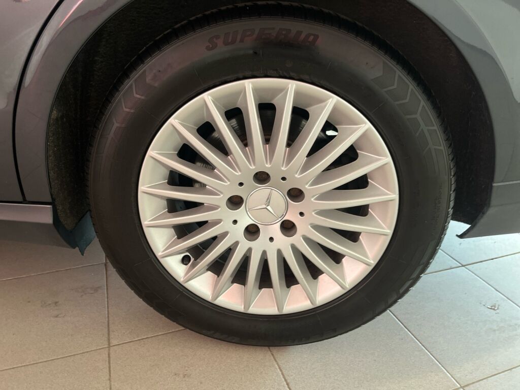 Mercedes-Benz E 2012 Harmaa