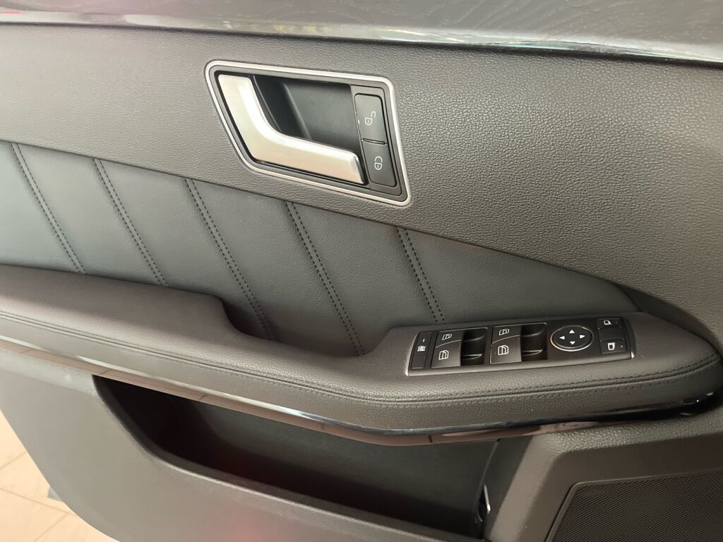 Mercedes-Benz E 2012 Harmaa