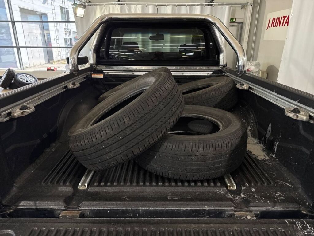 Nissan Navara 2012 Musta