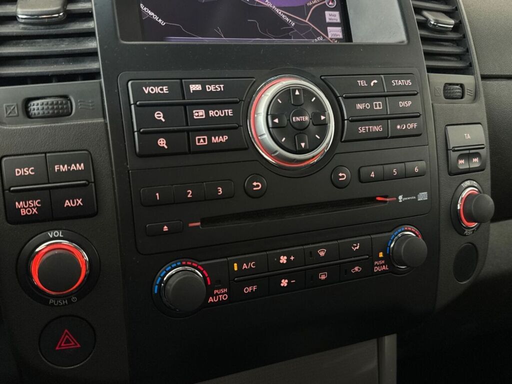 Nissan Navara 2012 Musta