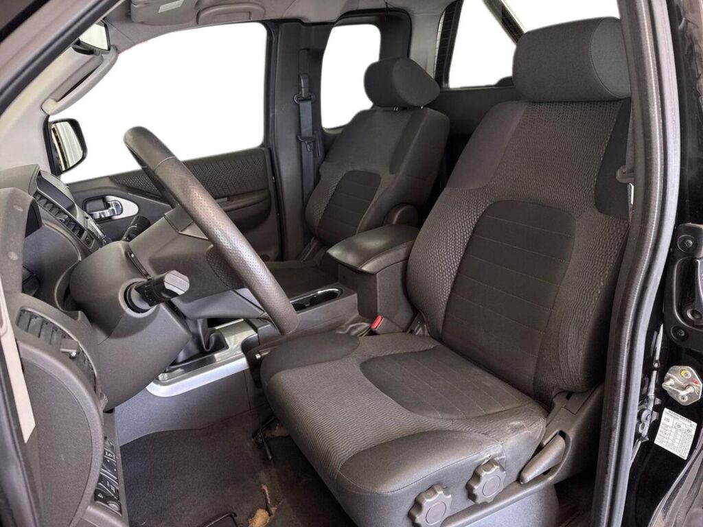 Nissan Navara 2012 Musta