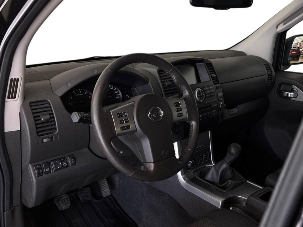 Nissan Navara 2012 Musta