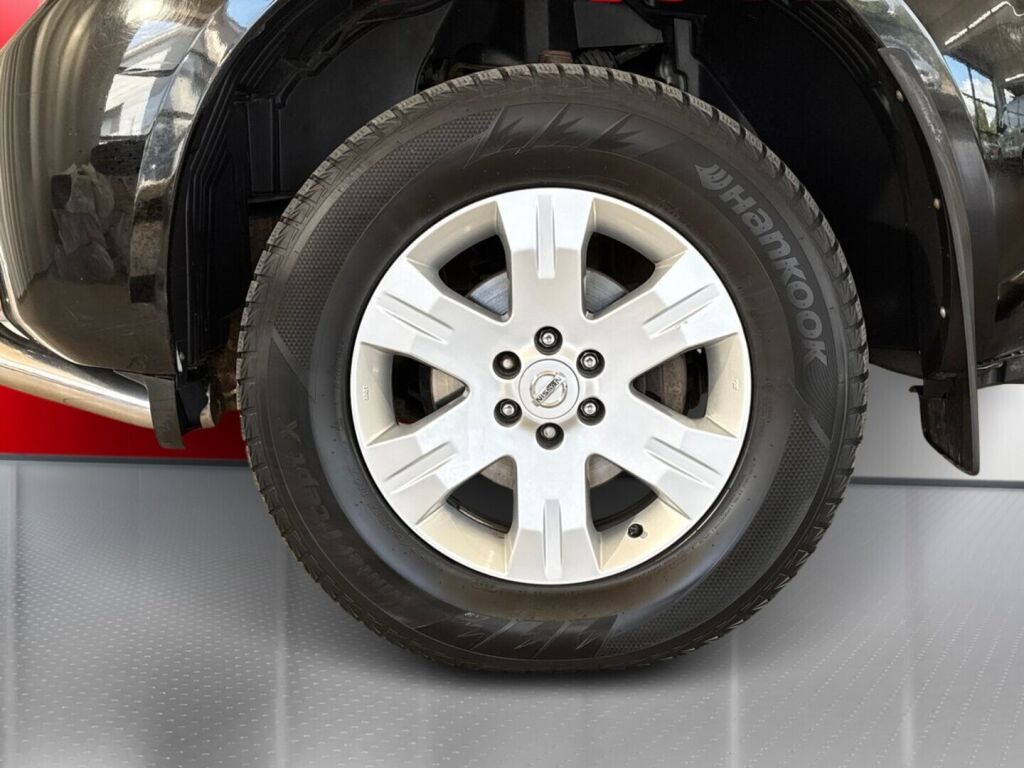 Nissan Navara 2012 Musta