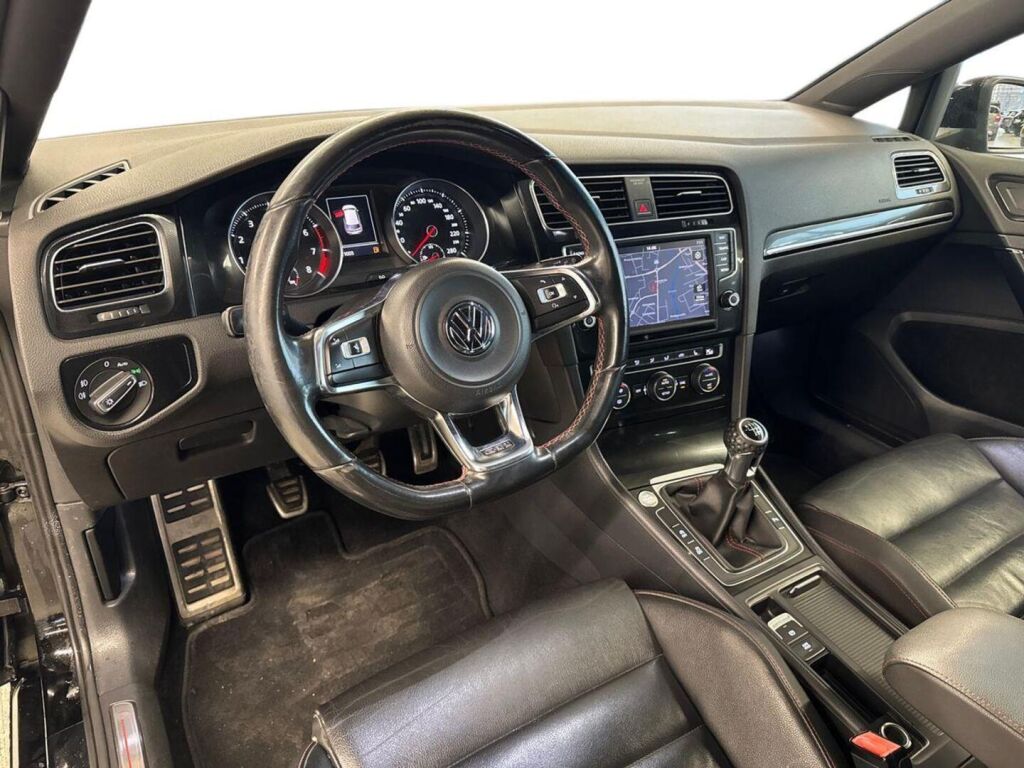 Volkswagen Golf 2014 Musta