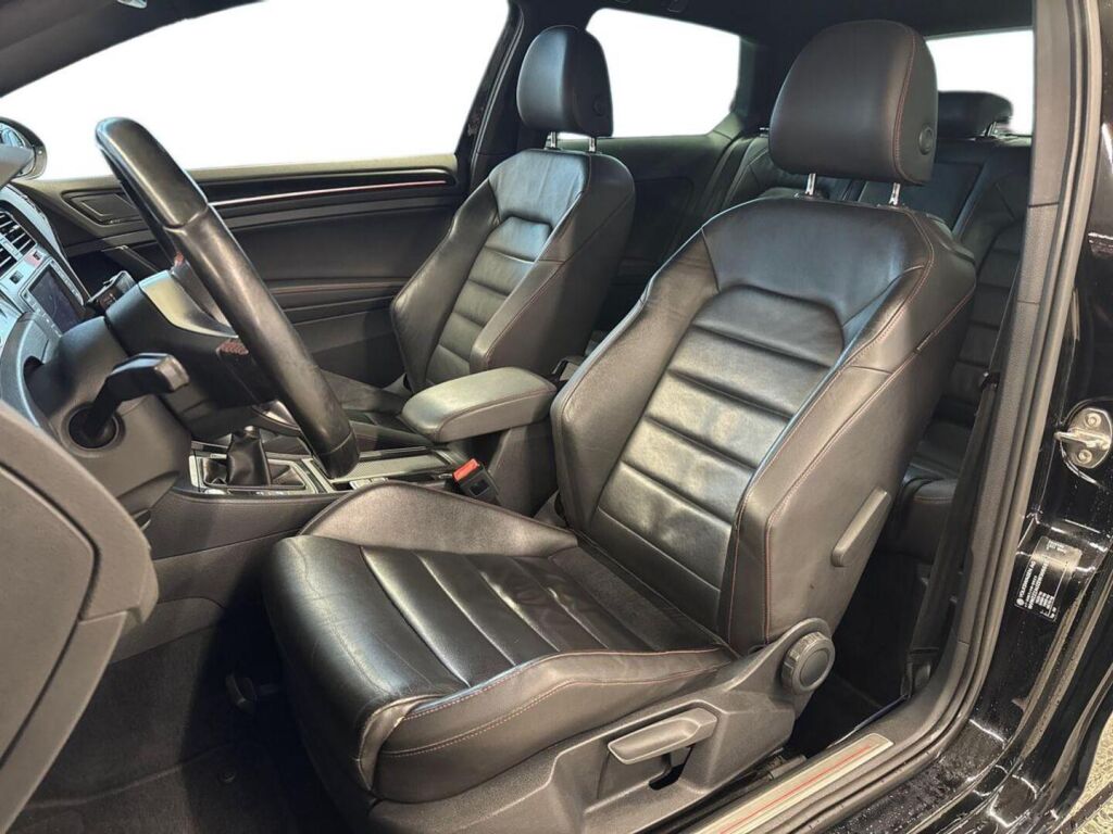 Volkswagen Golf 2014 Musta