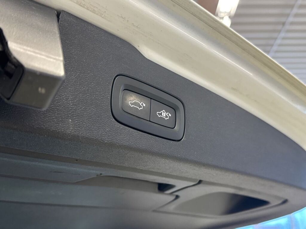 Volvo V60 2022 Valkoinen