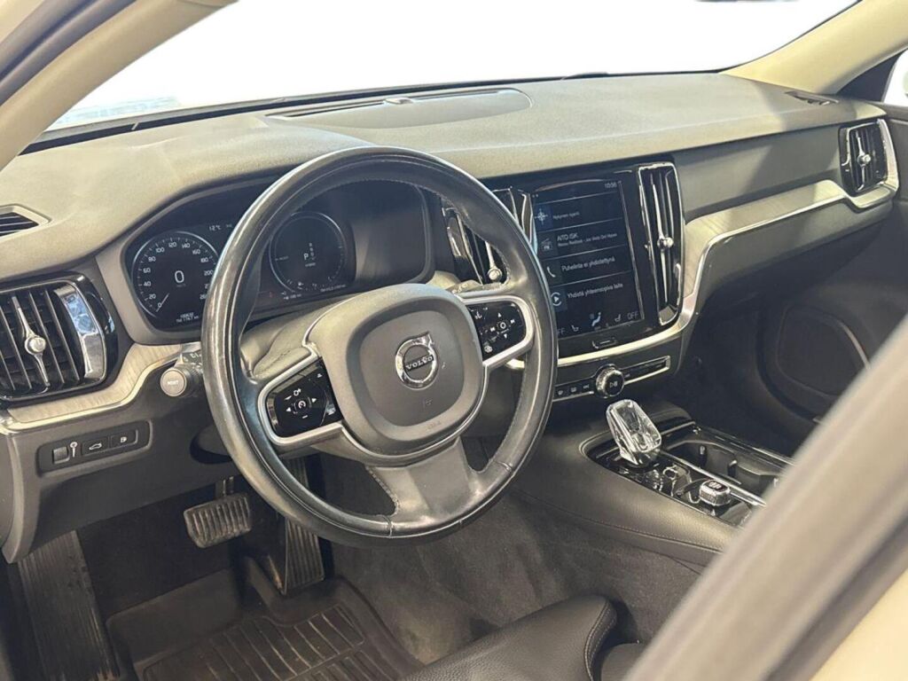 Volvo V60 2022 Valkoinen