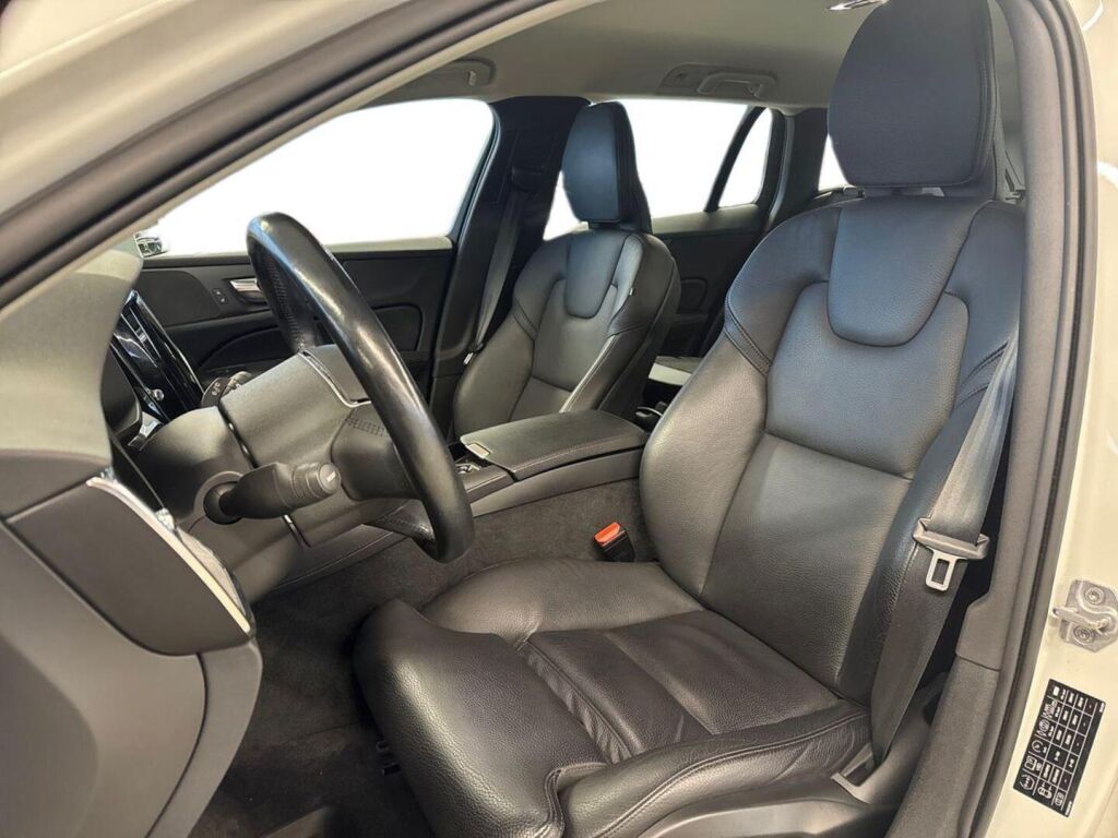 Volvo V60 2022 Valkoinen