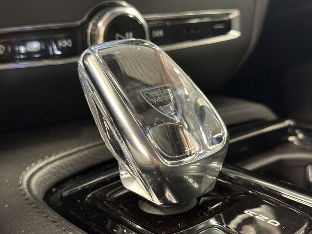 Volvo V60 2022 Valkoinen