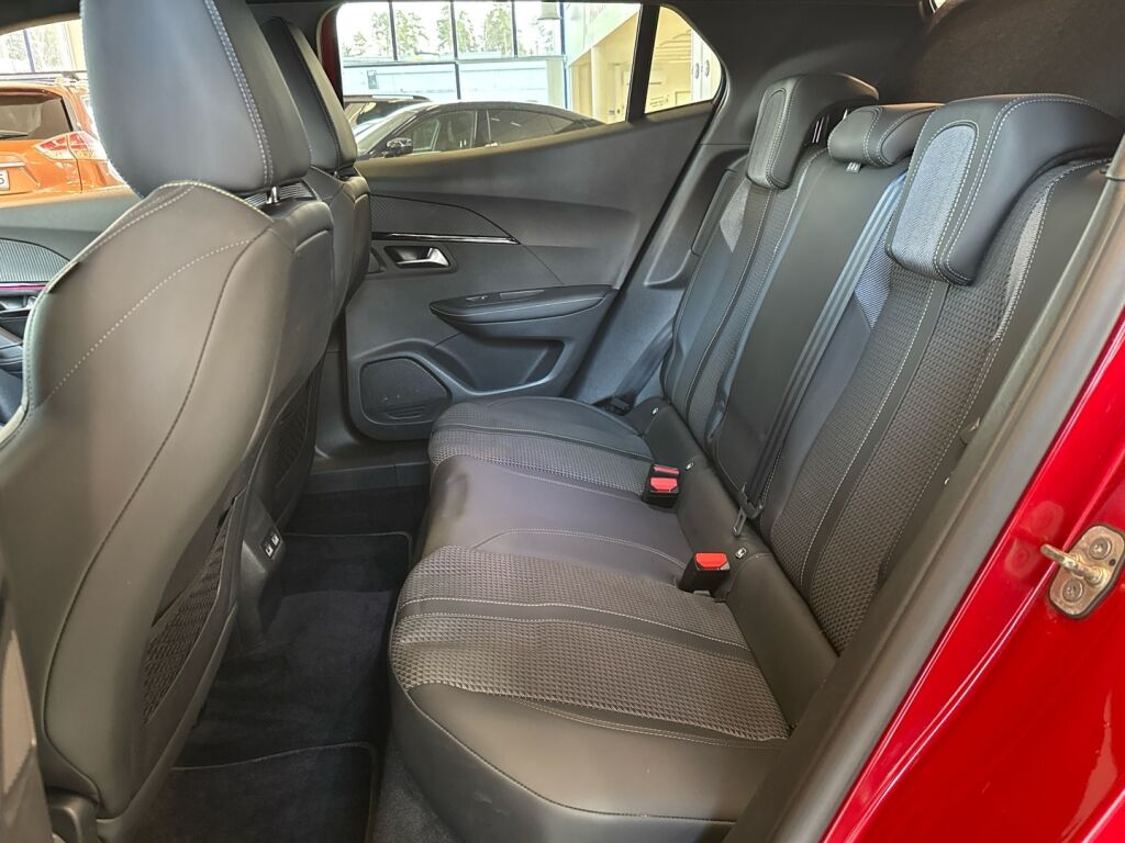 Peugeot e-2008 2022 Punainen