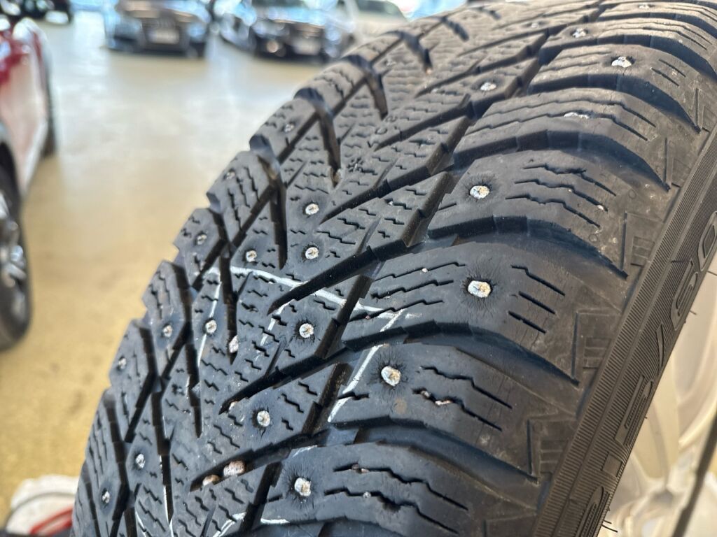 Peugeot e-2008 2022 Punainen