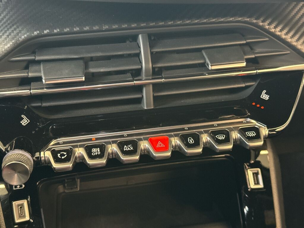 Peugeot e-2008 2022 Punainen