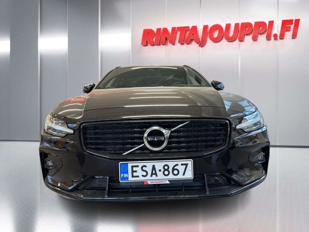 Volvo V60 2022 Musta