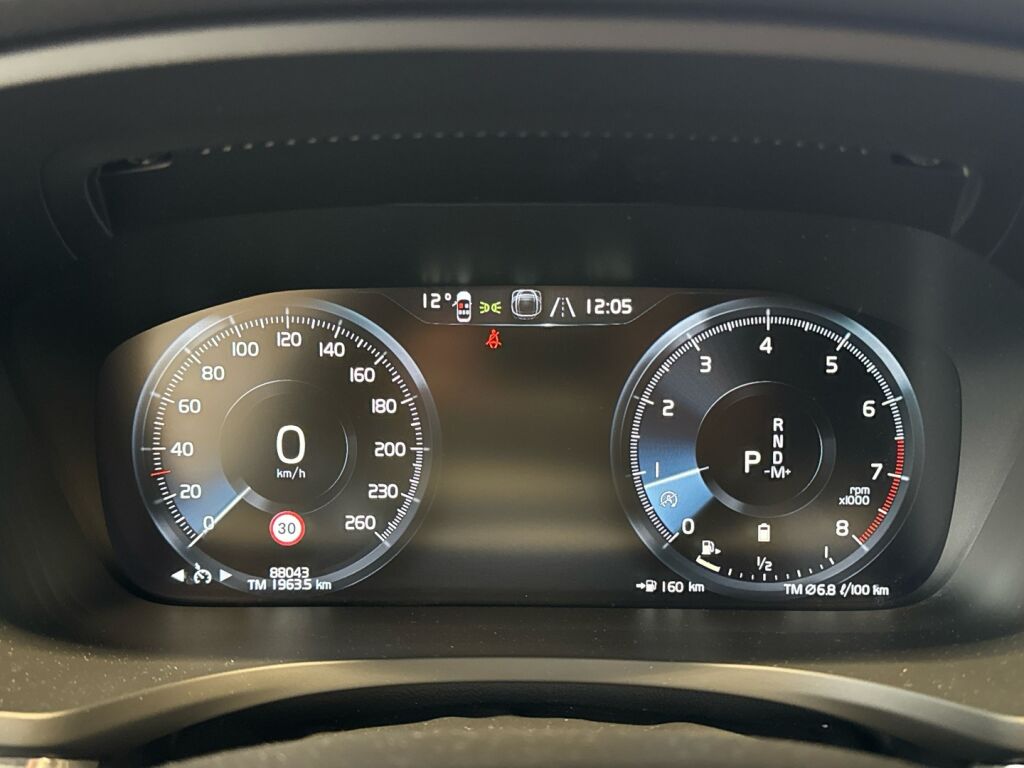 Volvo V60 2022 Musta