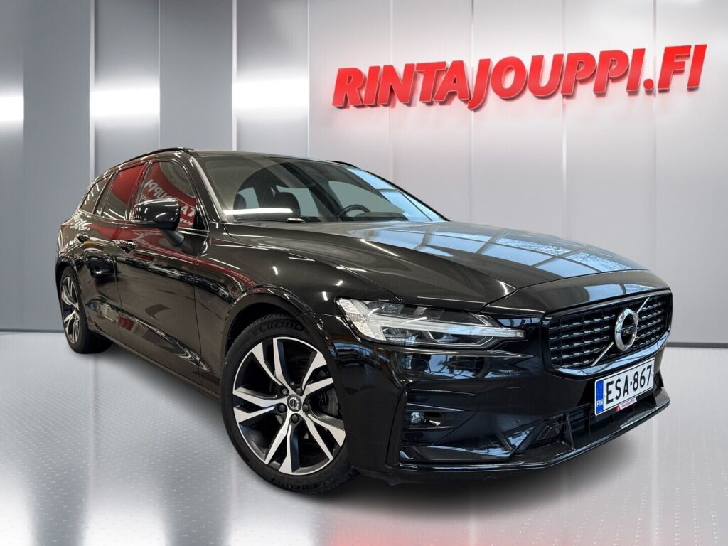 Volvo V60 2022 Musta
