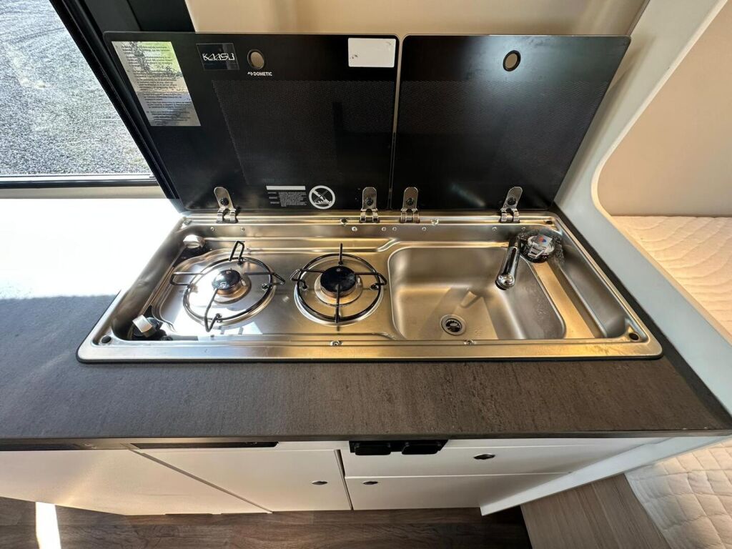 Sunlight Cliff VAN 600 XV 2020 Musta