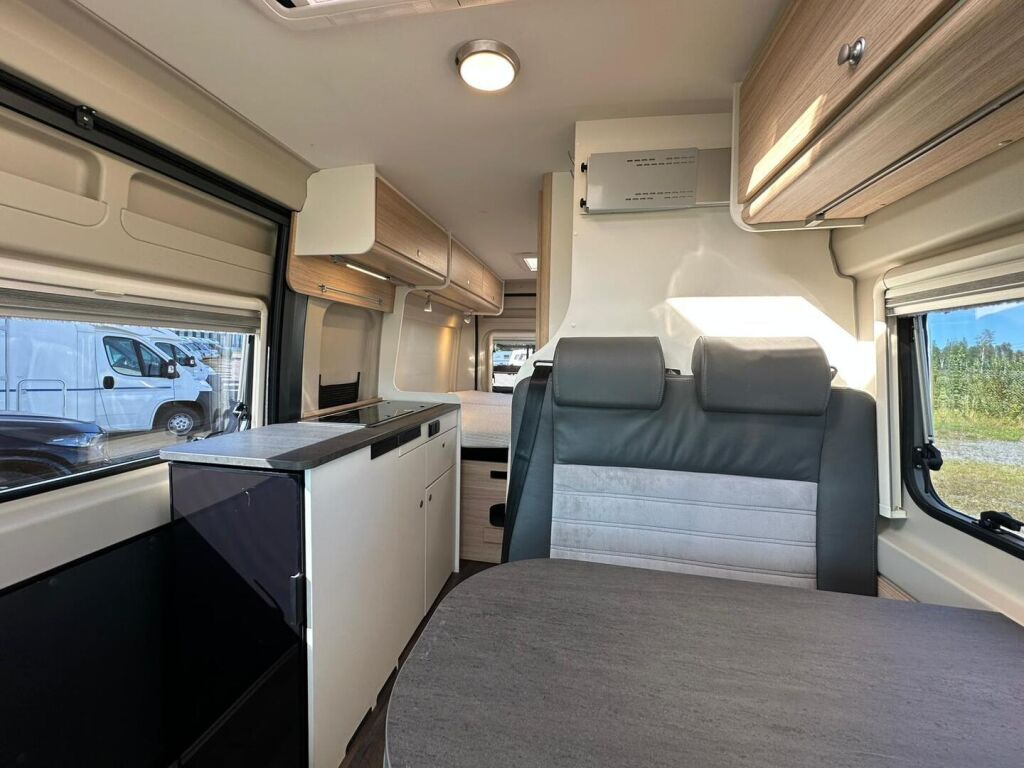 Sunlight Cliff VAN 600 XV 2020 Musta